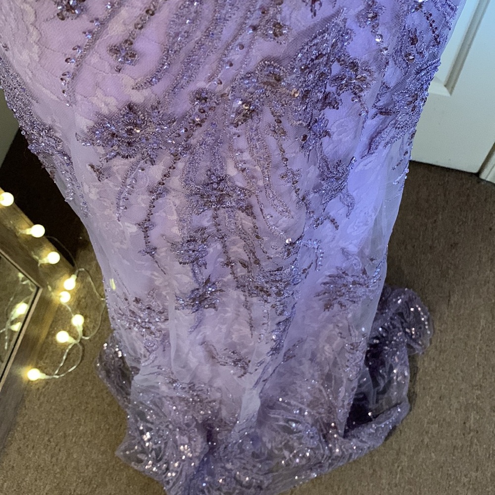 MAC DUGGAL
Vintage Flutter Sleeve Evening Gown - Picture 9 of 17